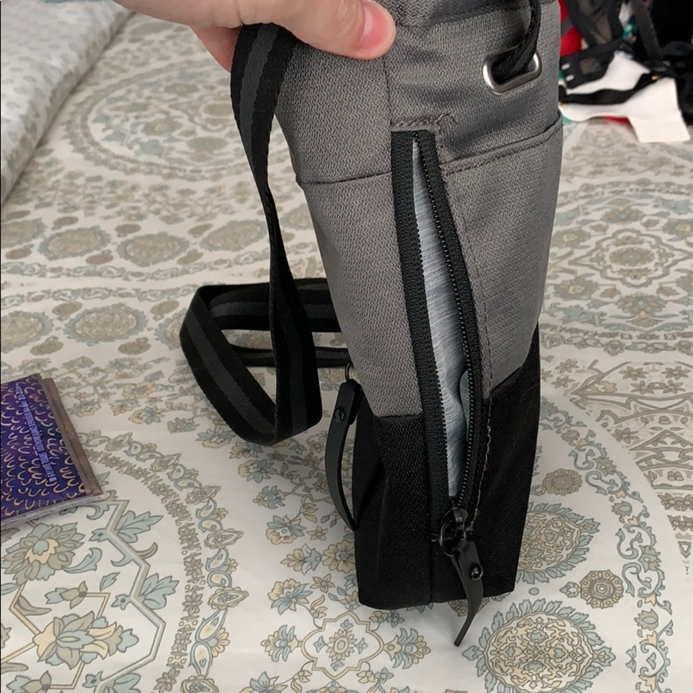 Sherpani Sadie Crossbody - Picture 3 of 5